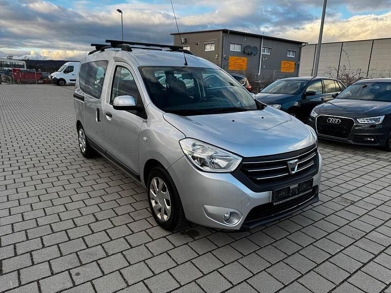 Silber Gebraucht 2013 Dacia Dokker Lauréate Van / Kleinbus | 3.990 € (Teuer) - Bild 1/4