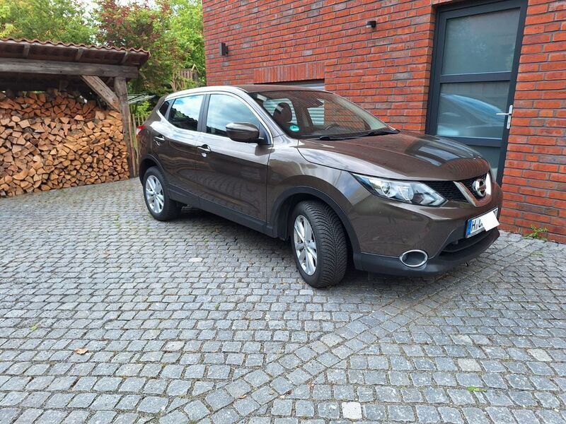 Braun Gebraucht 2015 Nissan Qashqai Acenta SUV | 10.700 € (Guter Preis) - Bild 1/4