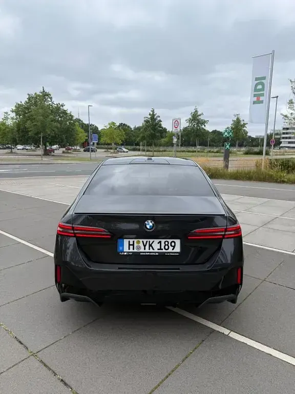Gebraucht BMW 520 Performance 197 PS (144 kW) 2023 Schwarz Limousine