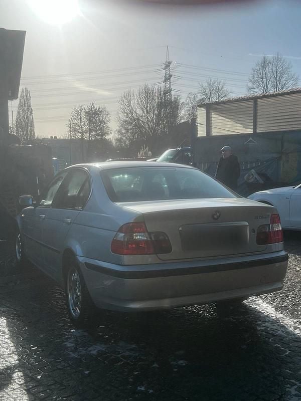 Gebraucht BMW 325 2002 Silber Limousine