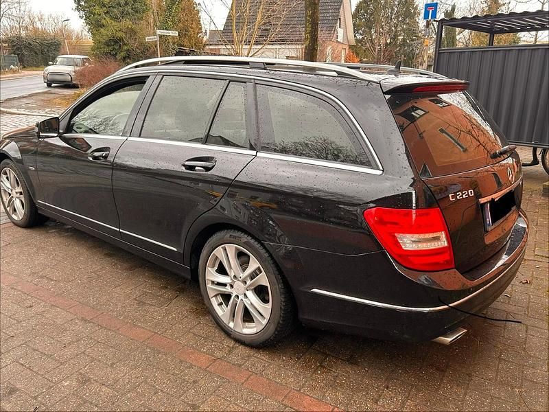 Gebraucht Mercedes C220 170 PS (125 kW) 2012 Schwarz Kombi