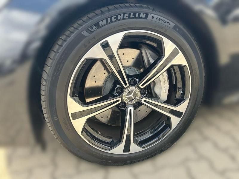 Gebraucht Mercedes E300 313 PS (230 kW) 2025 Metalliclack obsidianschwarz Kombi