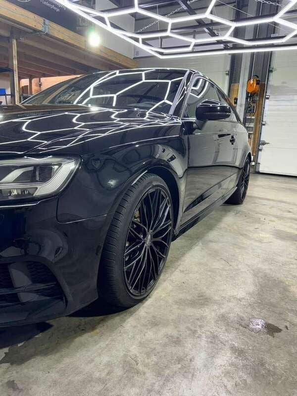 Schwarz Gebraucht 2017 Audi S3 Ambiente Limousine | 26.200 € (Fairer Preis) - Bild 1/4