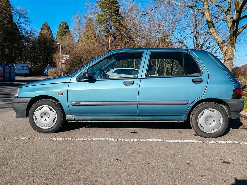Gebraucht Renault Clio 54 PS (39 kW) 1994 Grün Kleinwagen