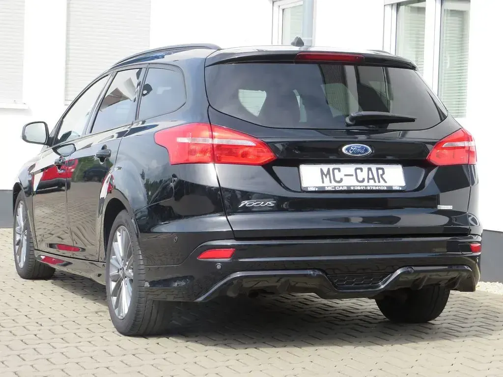 Używany Ford Focus ST-Line 140 KM (102 kW) 2018 Czarny Sedan/Limuzyna