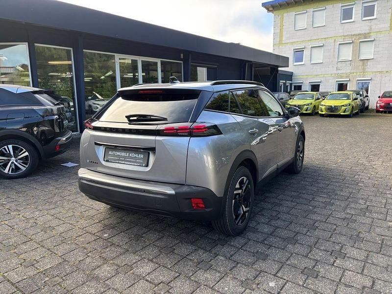 Gebraucht Peugeot e-2008 GT 114 kW (156 PS) 2024 Grau/typ aussenverkleidung metalliclack (metallic) SUV