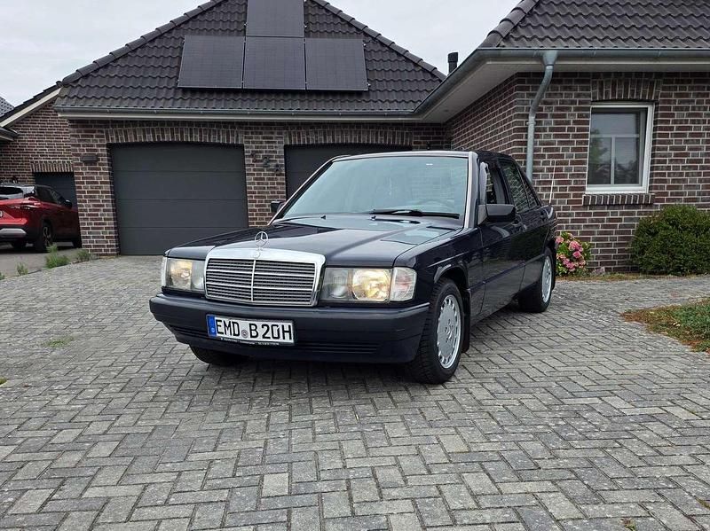 Blau Gebraucht 1990 Mercedes 190 Limousine | 6.400 € - Bild 1/4
