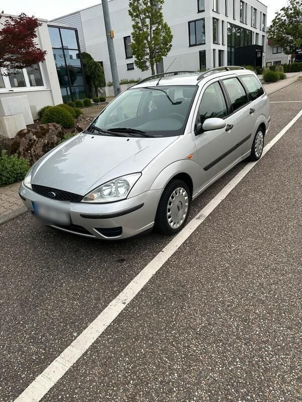 Grau Gebraucht 2002 Ford Focus Kleinwagen | 700 € (Guter Preis) - Bild 1/4
