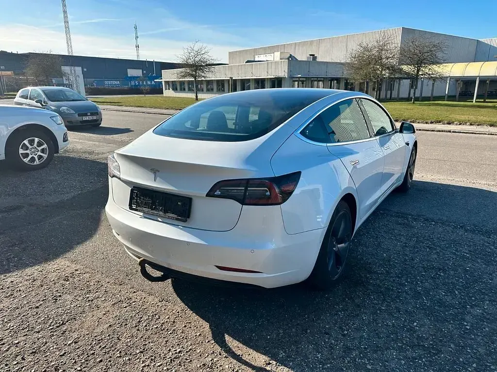 Gebraucht Tesla Model 3 Standard Range Plus 239 kW (325 PS) 2020 Weiß Limousine