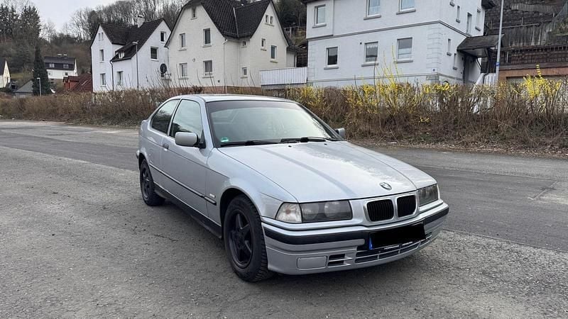 Gebraucht BMW 316 102 PS (75 kW) 1997 Silber Limousine