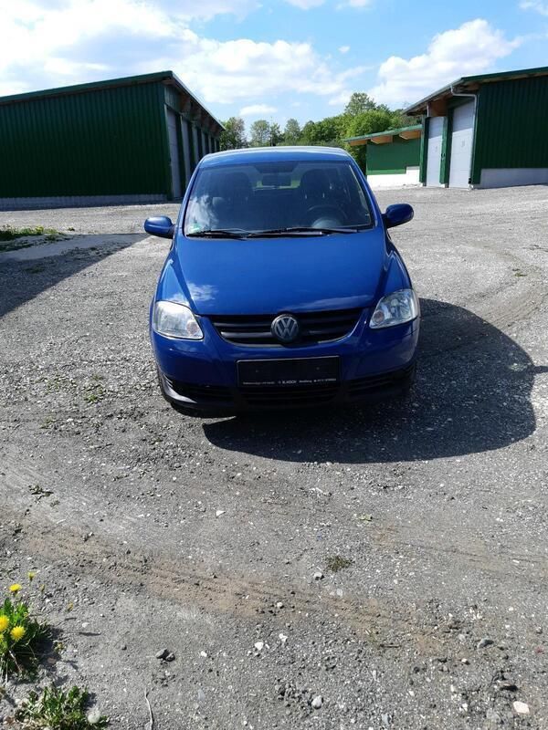 Blau Gebraucht 2008 VW Fox Kleinwagen | 1.500 € (Fairer Preis) - Bild 1/4