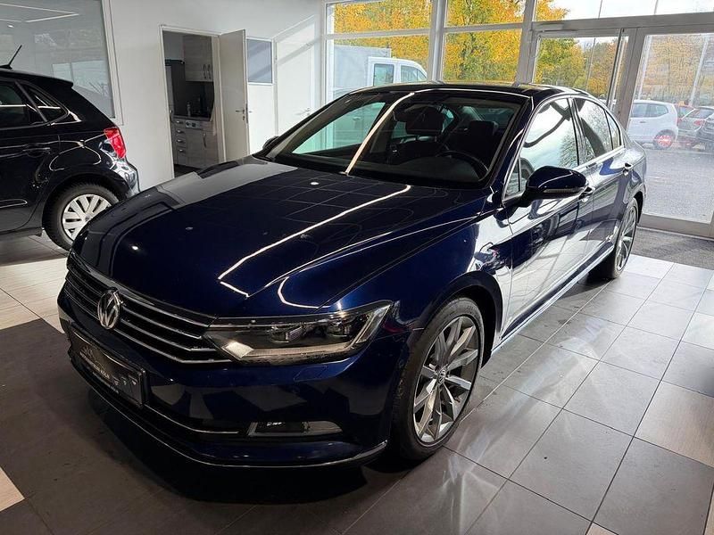 Gebraucht VW Passat Highline 220 PS (161 kW) 2017 Blau Limousine