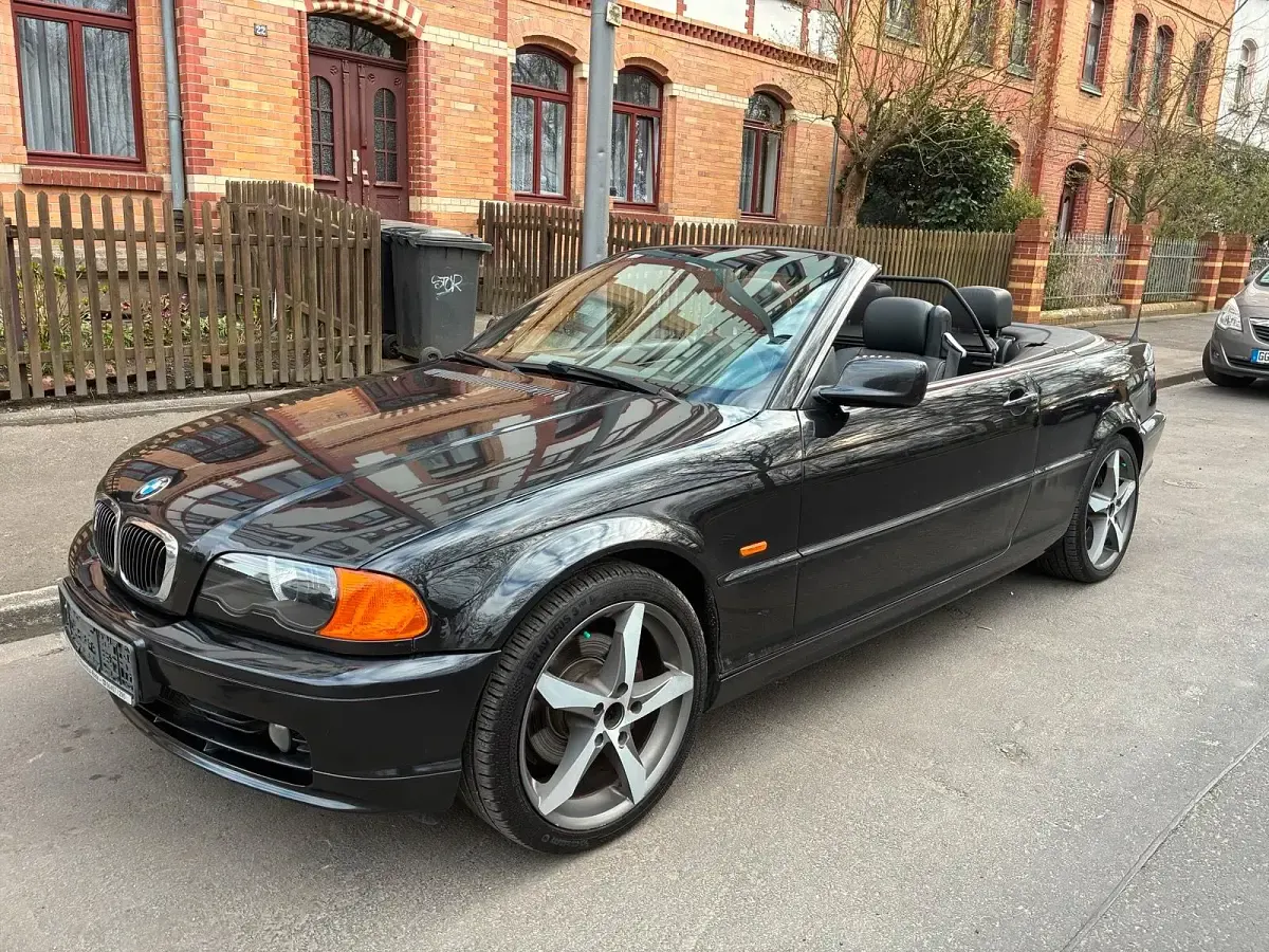 Gebraucht BMW 320 Cabriolet 170 PS (125 kW) 2001 Schwarz Cabrio
