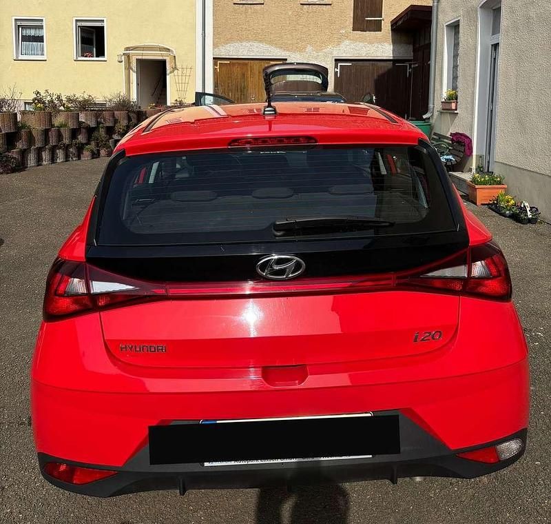 Gebraucht Hyundai i20 Trend 120 PS (88 kW) 2020 Rot Kleinwagen