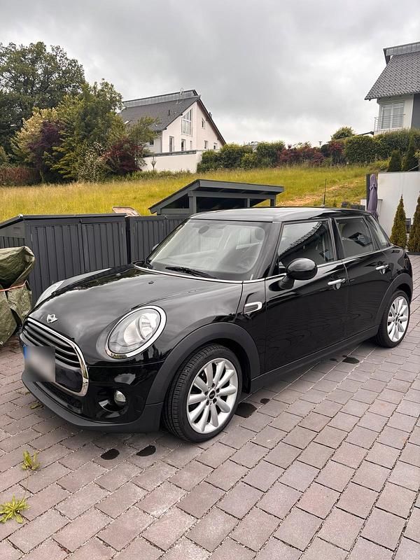 Second-hand Mini Cooper D 115 CP (84 kW) 2017 Negru Hatchback