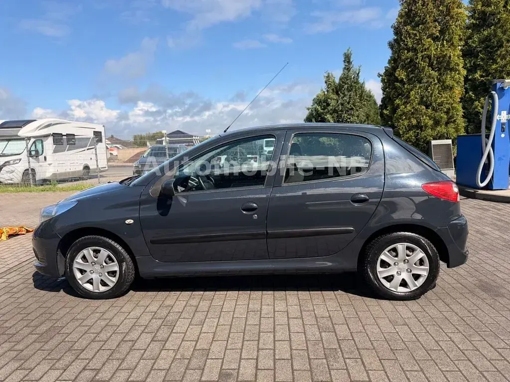 Gebraucht Peugeot 206 Basis 60 PS (44 kW) 2009 Grau Limousine