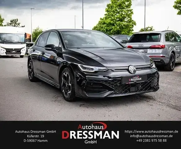 Gebraucht VW Golf VIII R-line 150 PS (110 kW) 2025 Grenadillschwarz metallic Limousine
