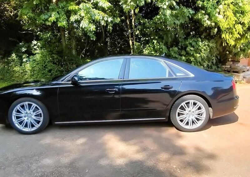 Schwarz Gebraucht 2013 Audi A8 Ambiente Limousine | 21.800 € (Guter Preis) - Bild 1/4