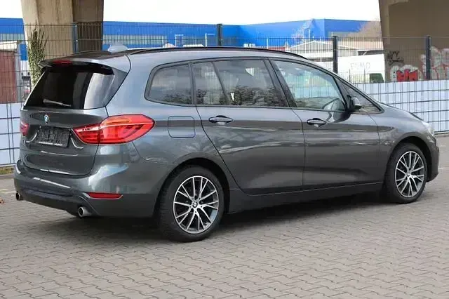 Gebraucht BMW 220 Sport Line 190 PS (139 kW) 2016 Mineralgrau metallic Van / Kleinbus