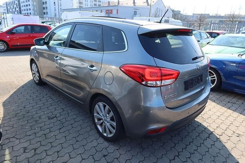 Gebraucht Kia Carens Spirit 135 PS (99 kW) 2013 Silber Van / Kleinbus