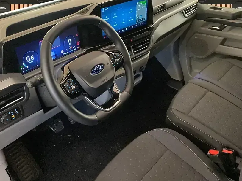 Gebraucht Ford Tourneo Custom Titanium 170 PS (125 kW) 2025 Schwarz Van