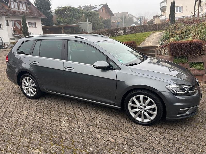 Grau Gebraucht 2018 VW Golf VII Highline Kombi | 18.700 € (Etwas zu teuer) - Bild 1/4