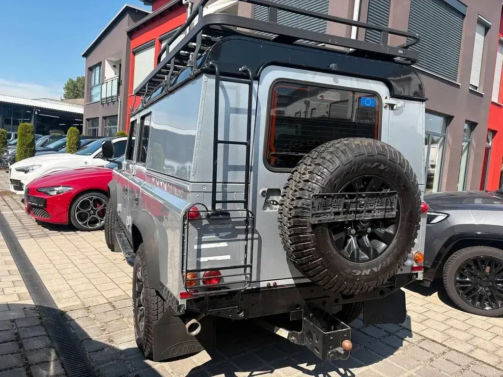 Gebraucht Land Rover Defender 122 PS (89 kW) 2015 Schwarz Kombi