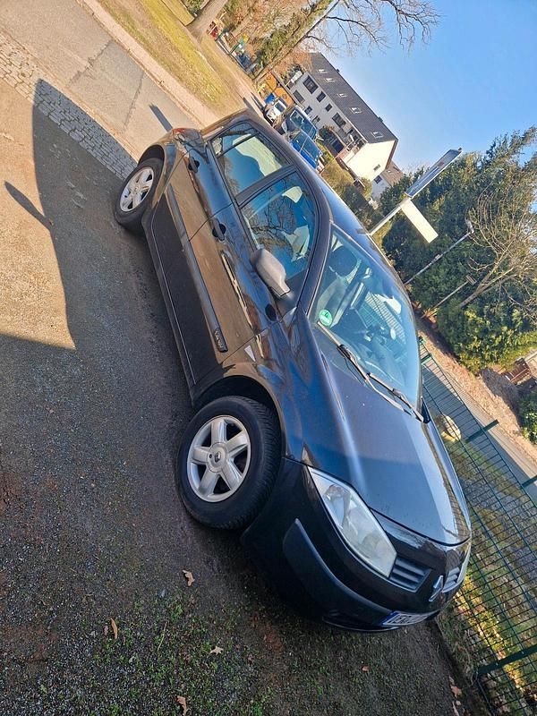 Gebraucht Renault Mégane II 76 PS (55 kW) 2004 Schwarz Kleinwagen