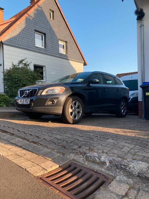 Grau Gebraucht 2009 Volvo XC60 Summum SUV | 11.000 € (Etwas zu teuer) - Bild 1/4