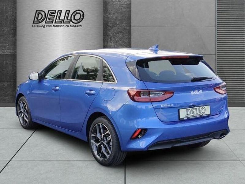 Neu Kia Ceed Spirit 140 PS (102 kW) 2025 (b3l) blue flame met. Kleinwagen