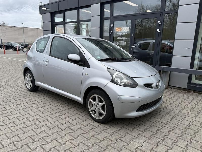 Gebraucht Toyota Aygo 68 PS (50 kW) 2006 Silber (metallic) Kleinwagen