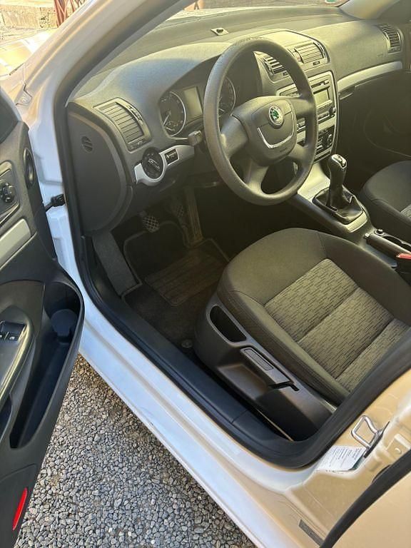 Second-hand Skoda Octavia Elegance 105 CP (77 kW) 2013 Alb Break