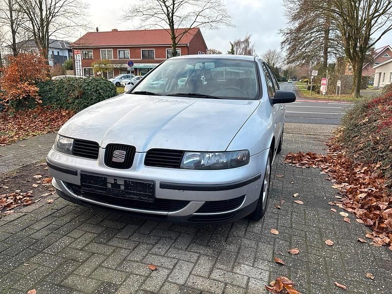 Silber Gebraucht 2000 Seat Leon Limousine | 1.299 € (Fairer Preis) - Bild 1/4