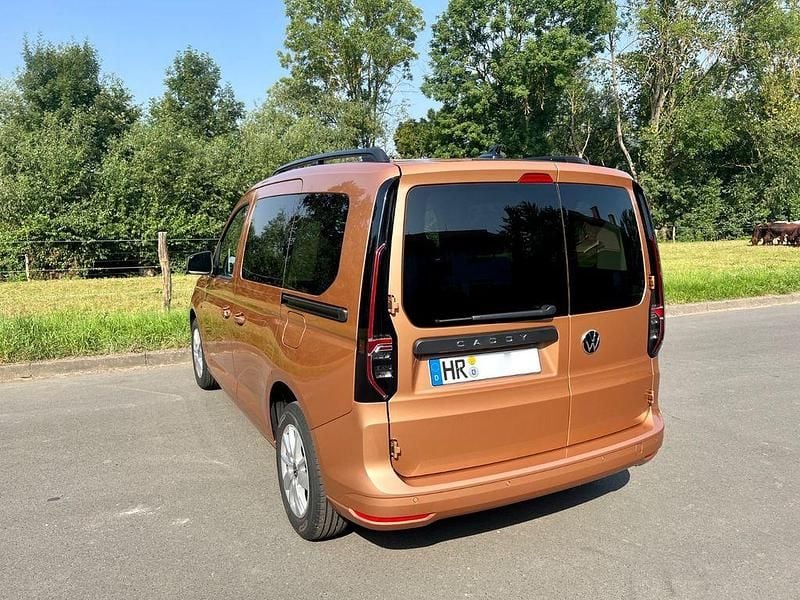 Gebraucht VW Caddy Life 102 PS (75 kW) 2024 Orange Van / Kleinbus