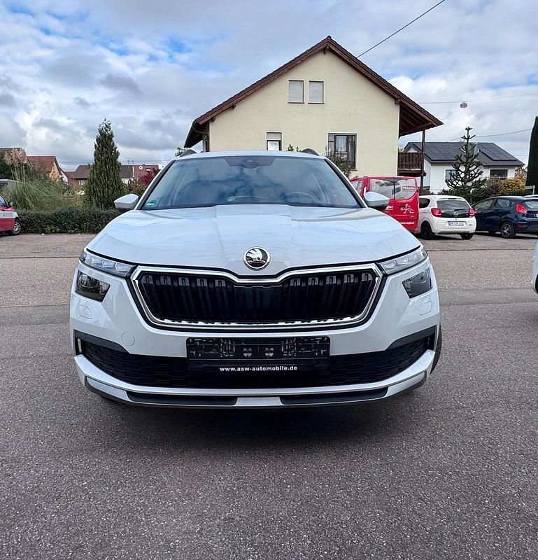 Weiß Gebraucht 2022 Skoda Kamiq SUV | 18.490 € (Guter Preis) - Bild 1/4