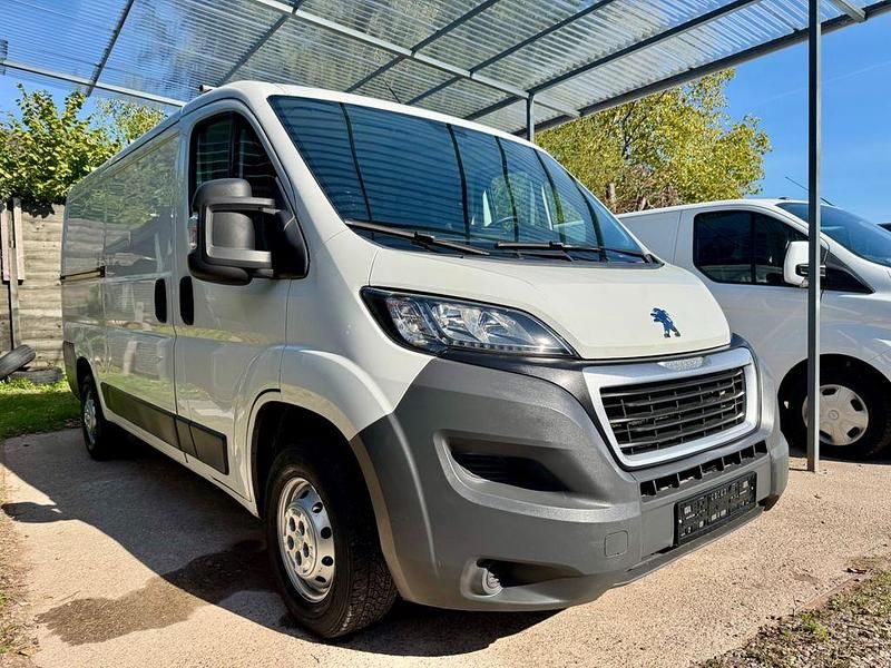 Weiß Gebraucht 2016 Peugeot Boxer Comfort plus Van | 8.900 € (Superpreis) - Bild 1/4