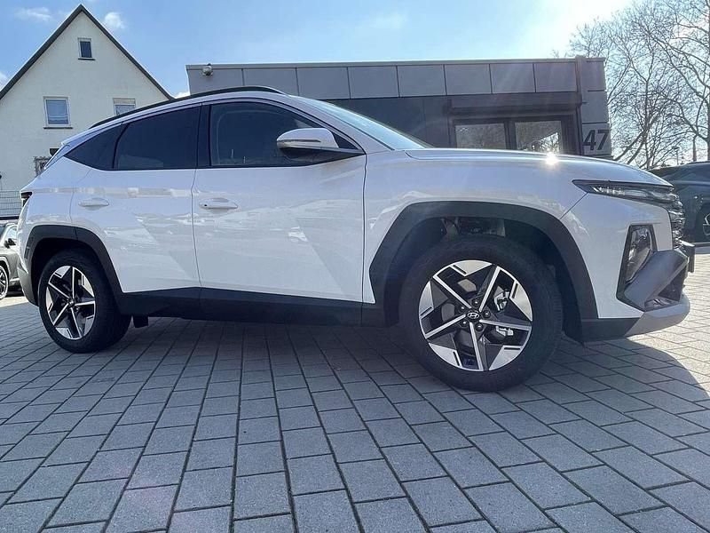 Serenity white Neu 2025 Hyundai Tucson SUV | 29.490 € (Guter Preis) - Bild 1/4