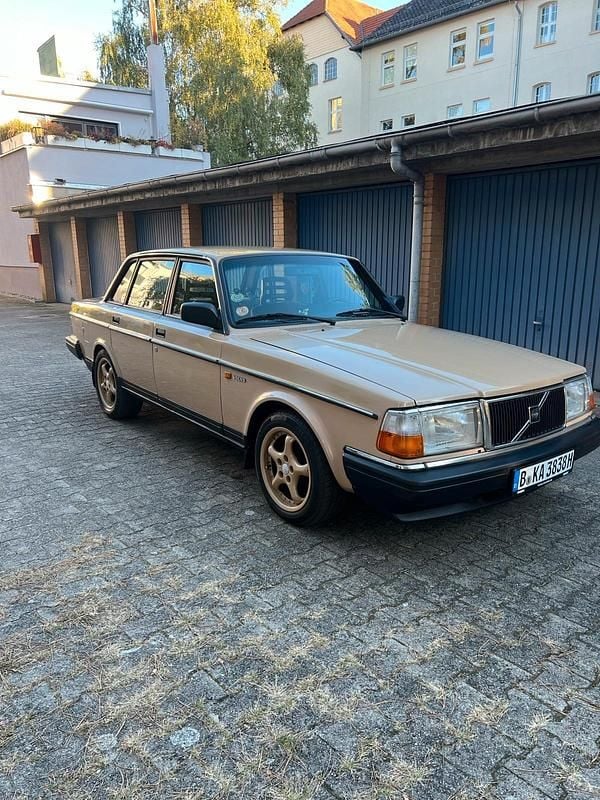 Gebraucht Volvo 240 120 PS (88 kW) 1985 Beige Limousine