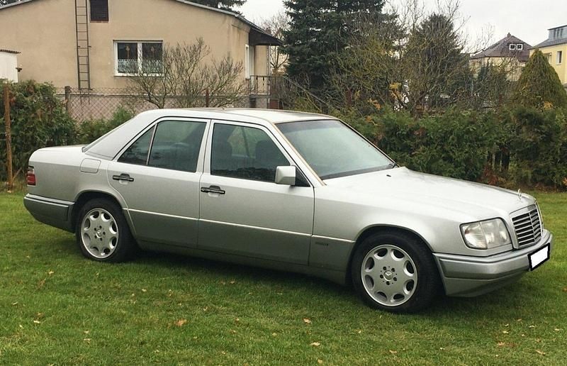 Gebraucht Mercedes E280 197 PS (144 kW) 1993 Silber Limousine