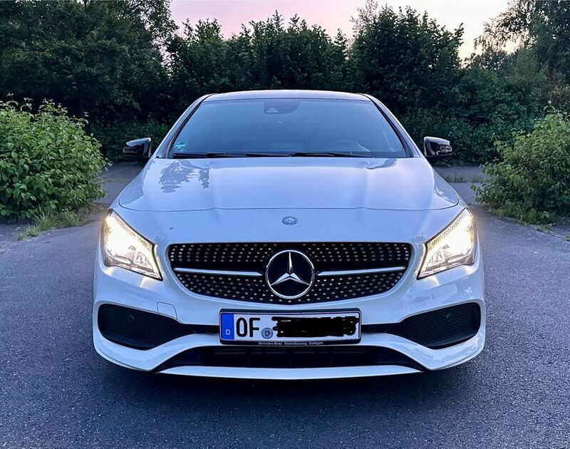 Weiß Gebraucht 2016 Mercedes CLA180 Shooting Brake AMG line Kombi | 16.400 € (Fairer Preis) - Bild 1/4