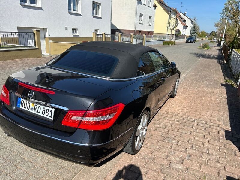 Gebraucht Mercedes E200 Avantgarde 184 PS (135 kW) 2012 Schwarz Cabrio