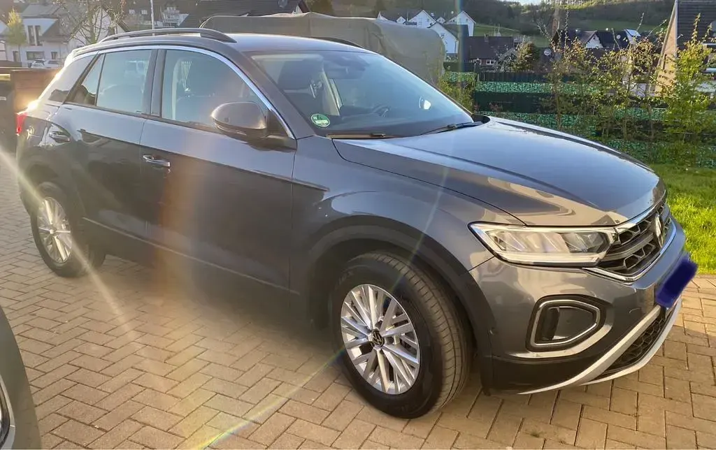 Gebraucht VW T-Roc Life 110 PS (80 kW) 2023 Grau SUV