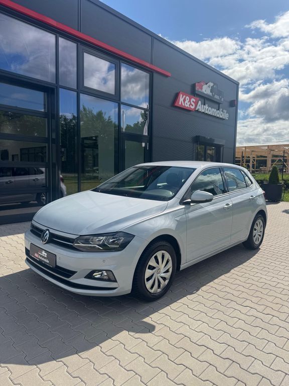 Silber Gebraucht 2020 VW Polo Comfortline Limousine | 13.490 € (Fairer Preis) - Bild 1/4