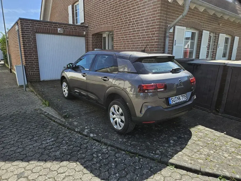Używany Citroën C4 Feel 110 KM (80 kW) 2018 Szary Sedan/Limuzyna