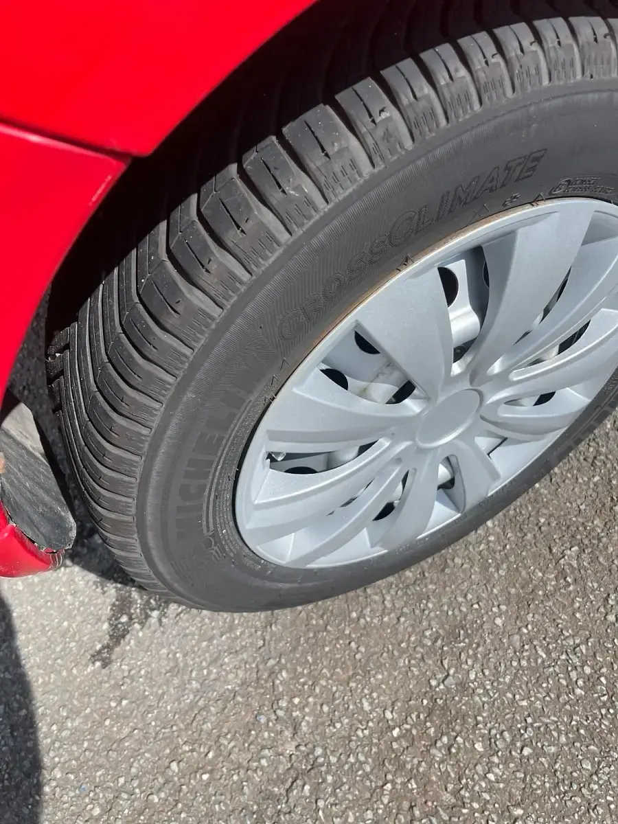 Gebraucht Toyota Yaris 65 PS (47 kW) 2004 Rot Kleinwagen