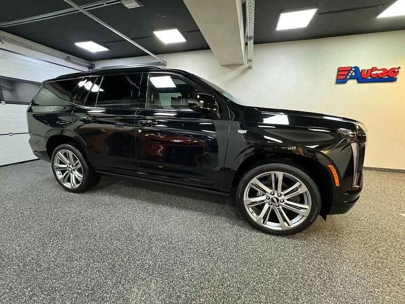 Neu Cadillac Escalade 426 PS (313 kW) 2026 Schwarz SUV