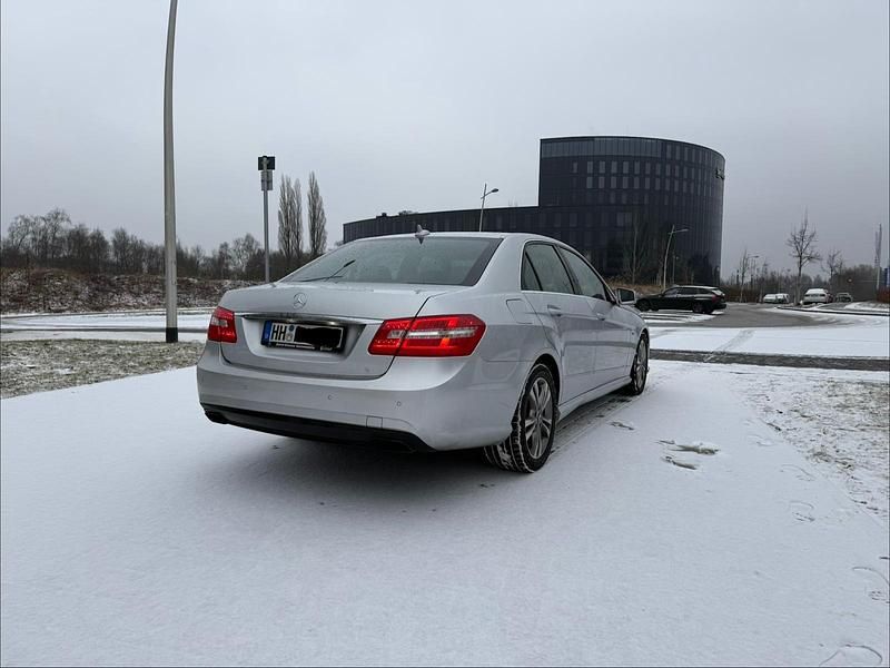 Gebraucht Mercedes E350 AMG 265 PS (194 kW) 2011 Silber Limousine