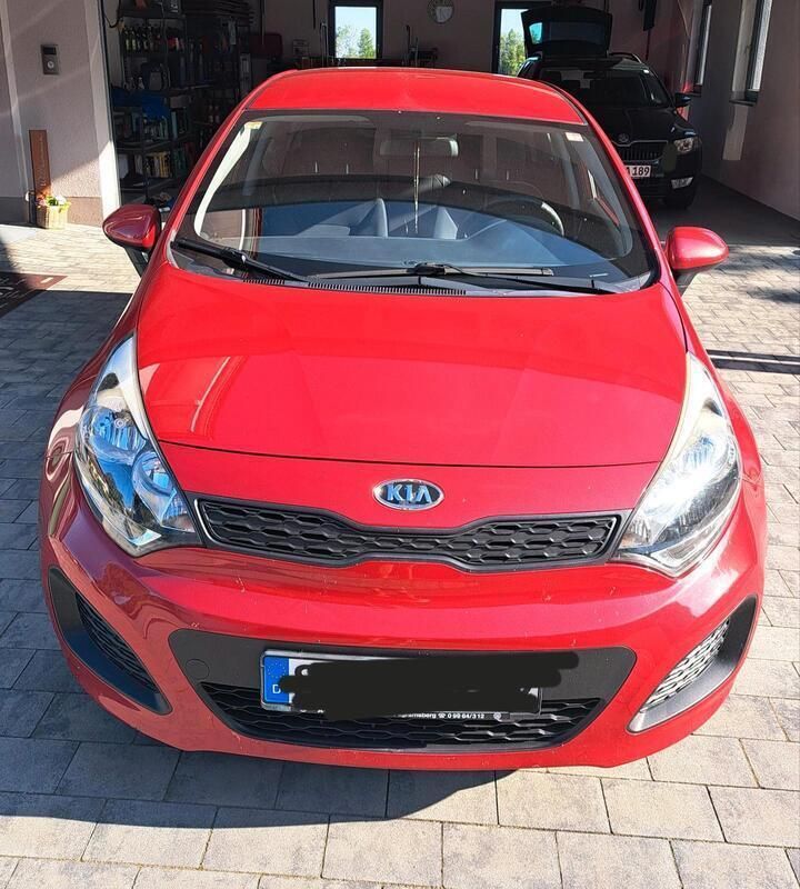 Rot Gebraucht 2012 Kia Rio 2 Kleinwagen | 4.600 € (Guter Preis) - Bild 1/4