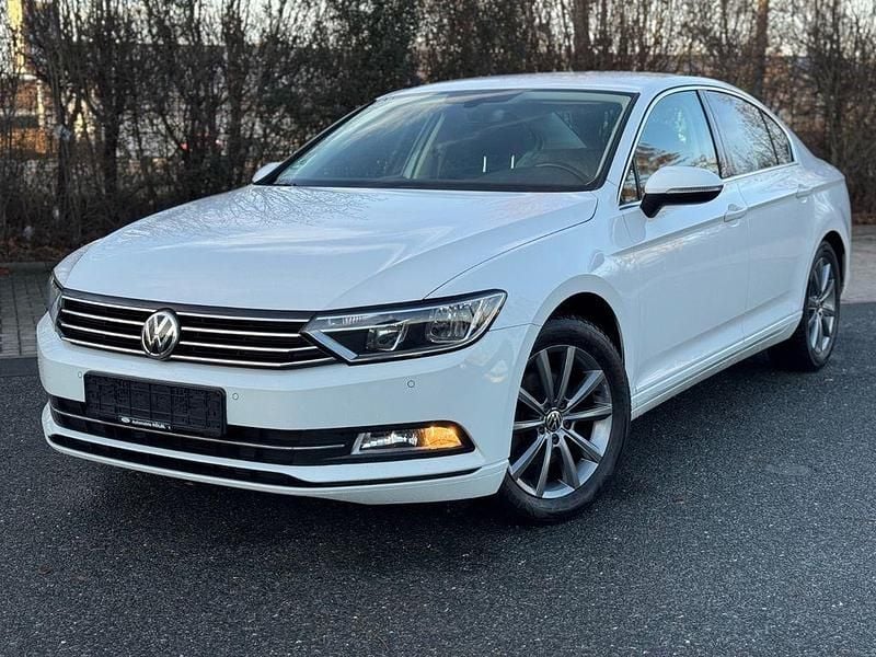 Weiß Gebraucht 2018 VW Passat Comfortline Limousine | 13.990 € (Superpreis) - Bild 1/4