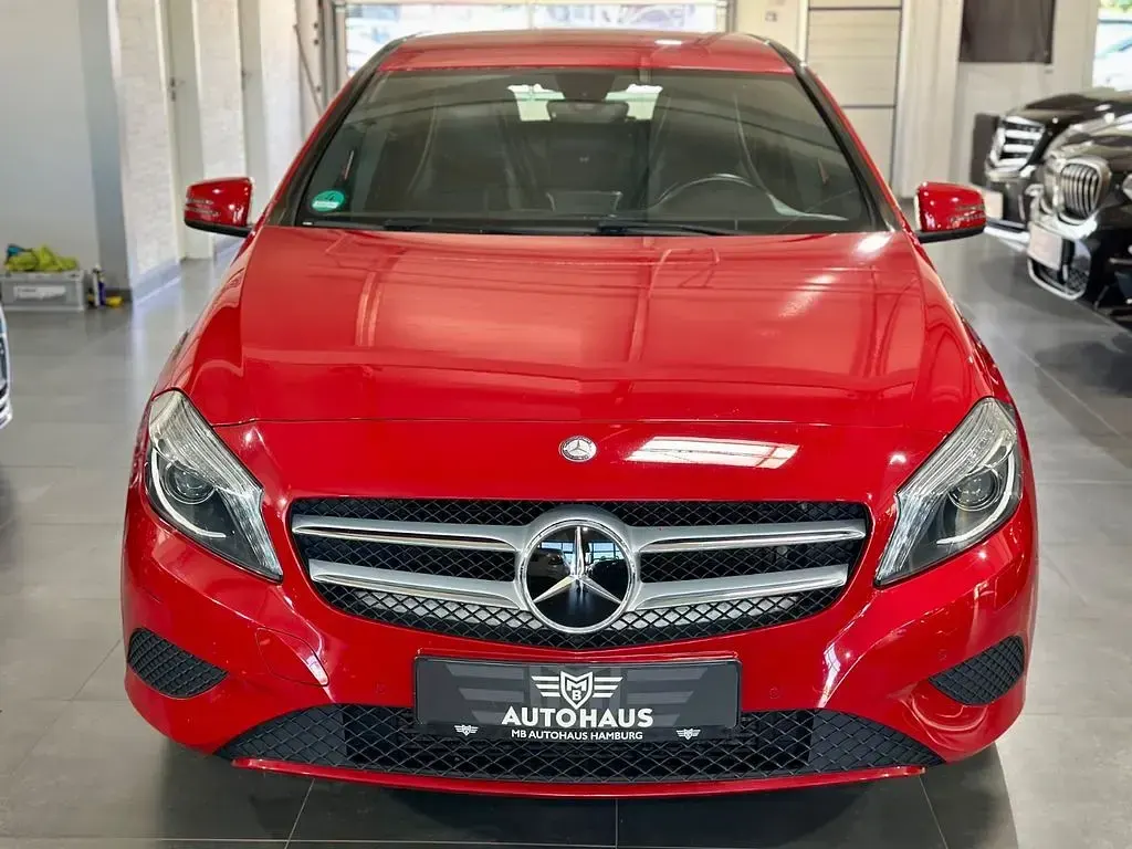 Gebraucht Mercedes A180 109 PS (80 kW) 2014 Rot Limousine